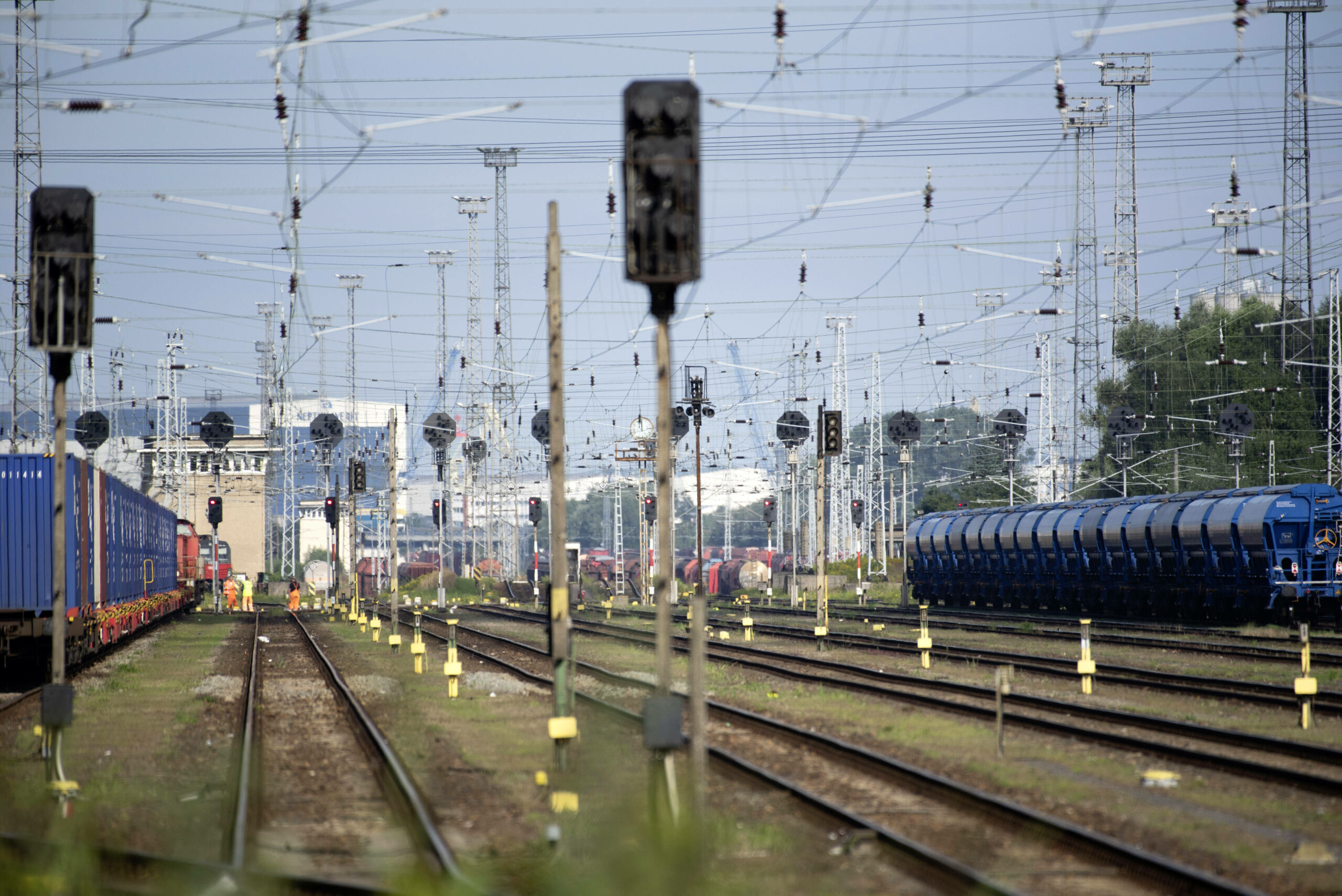 Die Gleisanlagen am Bahnhof in Rostock.