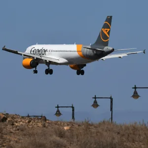Symbolbild: Eine durch Condor eingesetzte Boeing 757 im Anflug auf Lanzarote.