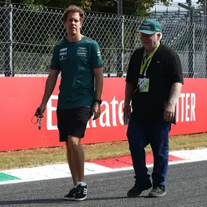 Sebastian Vettel (l.) zusammen mit seinem Vater Norbert (r.)