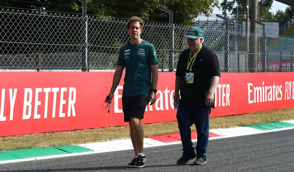 Sebastian Vettel (l.) zusammen mit seinem Vater Norbert (r.)