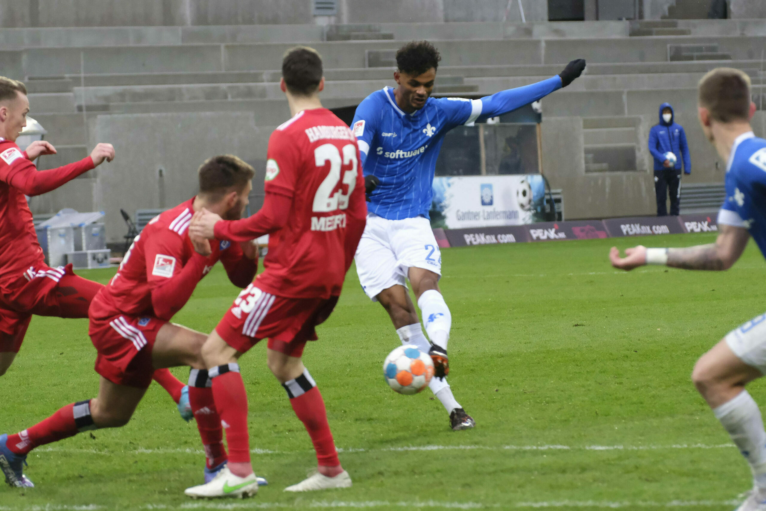 Darmstadts Aaron Seydel beim 0:5 gegen den HSV in der vergangenen Saison
