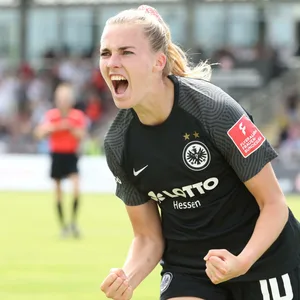 Nationalstürmerin Laura Freigang freut sich über die Gehaltserhöhung bei Eintracht Frankfurt.