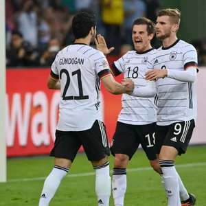 Ilkay Gündogan (l.), Jonas Hofmann und Timo Werner