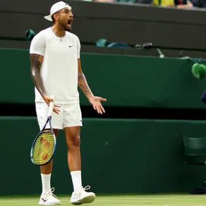 Stefanos Tsitsipas und Nick Kyrgios (im Bild) müssen nach Wutausbrüchen bei Wimbledon eine Geldstrafe zahlen.
