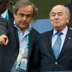 Sepp Blatter (r.) und Michel Platini bei einem Spiel der WM 2014 in Brasilien