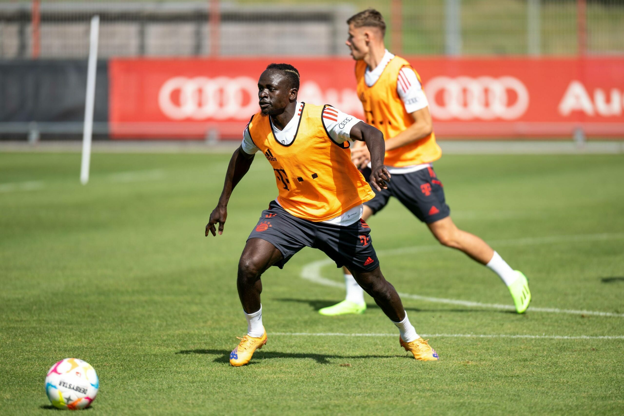 Sadio Mané stieg am Freitag ins Training des FC Bayern München ein.