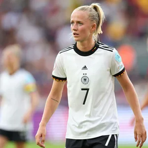 DFB-Stürmerin Lea Schüller hat ihre Corona Infektion überstanden.