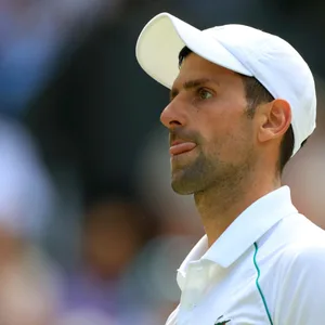 Novak Djokovic will nach seinem Sieg in Wimbledon auch zu den US-Open. Das Problem: sein Impfstatus.