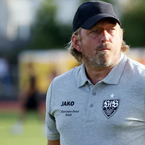 Stuttgart-Sportdirektor Sven Mislintat stellt sich hinter den aus der U-Haft entlassenen Profi Atakan Karazor.