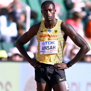 Owen Ansah und die deutsche Sprintstaffel kommen im Vorlauf nicht über den vierten Platz.