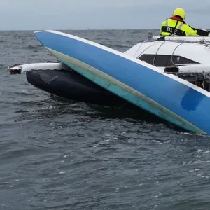 Notfall in der Nordsee – Mast von Trimaran abgerissenTrimaran