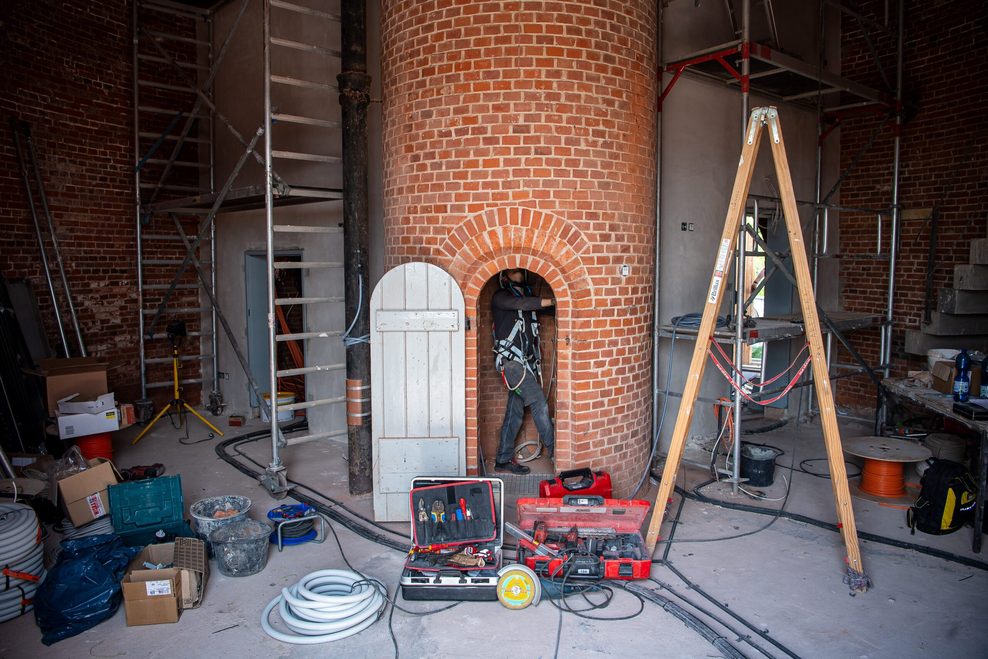 Im Innern des 30 Meter hohen historischen Wasserturms finden Bauarbeiten statt.