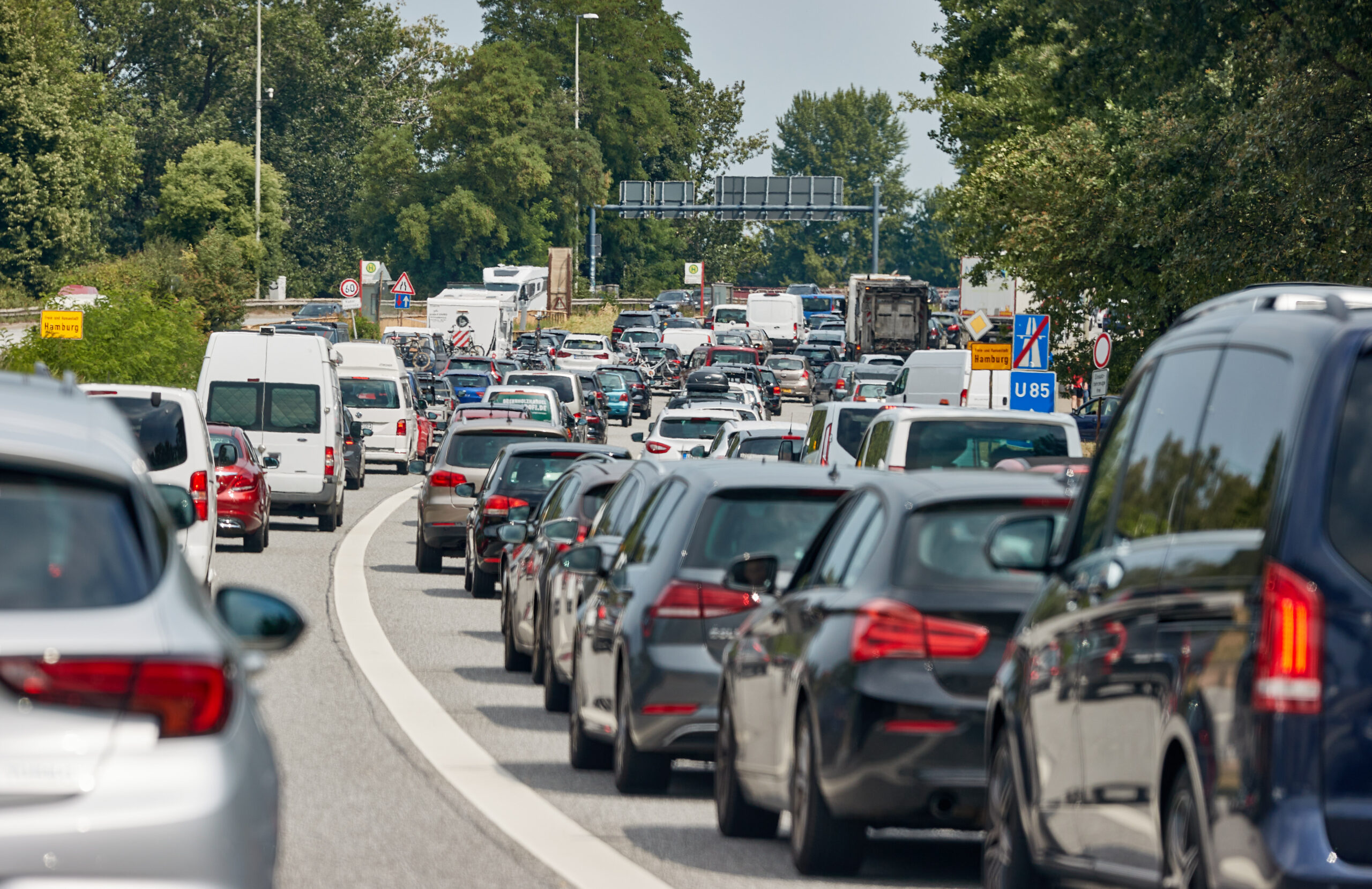 Auf der A255 kurz vor den Elbbrücken herrschte am Wochenende ein hohes Verkehrsaufkommen.