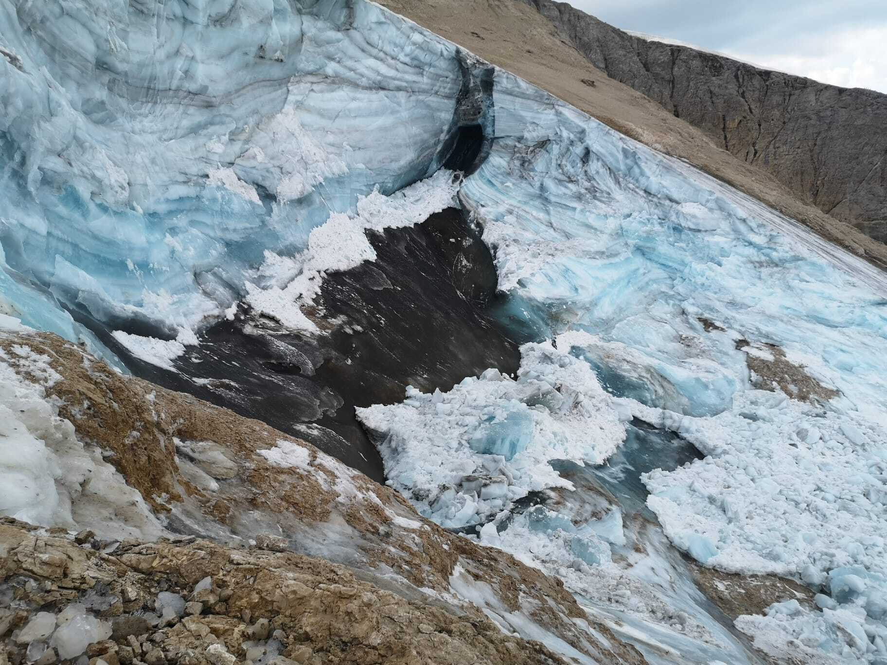 Der Gletscher in der Marmolata-Kette: Ein großes Stück ist abgebrochen.