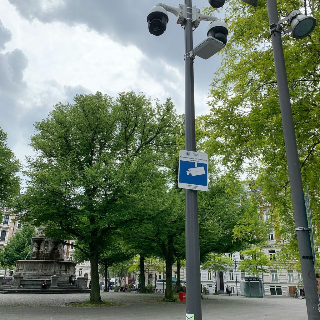 22 Kameras stehen seit 2019 auf dem Hansaplatz in Hamburg.