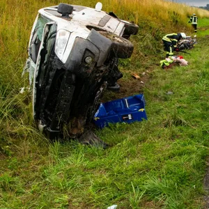 Sekundenschlaf: Neun Verletzte nach Unfall auf A1 im Norden