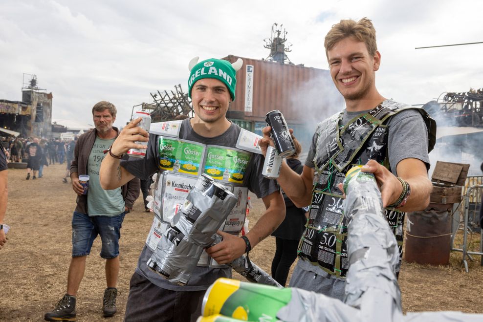 „Sirs Drink (Not) A Lot“: Anton (24,l), Wirtschaftsinformatiker und Peter (21), Hausmeister, beide aus Berlin.