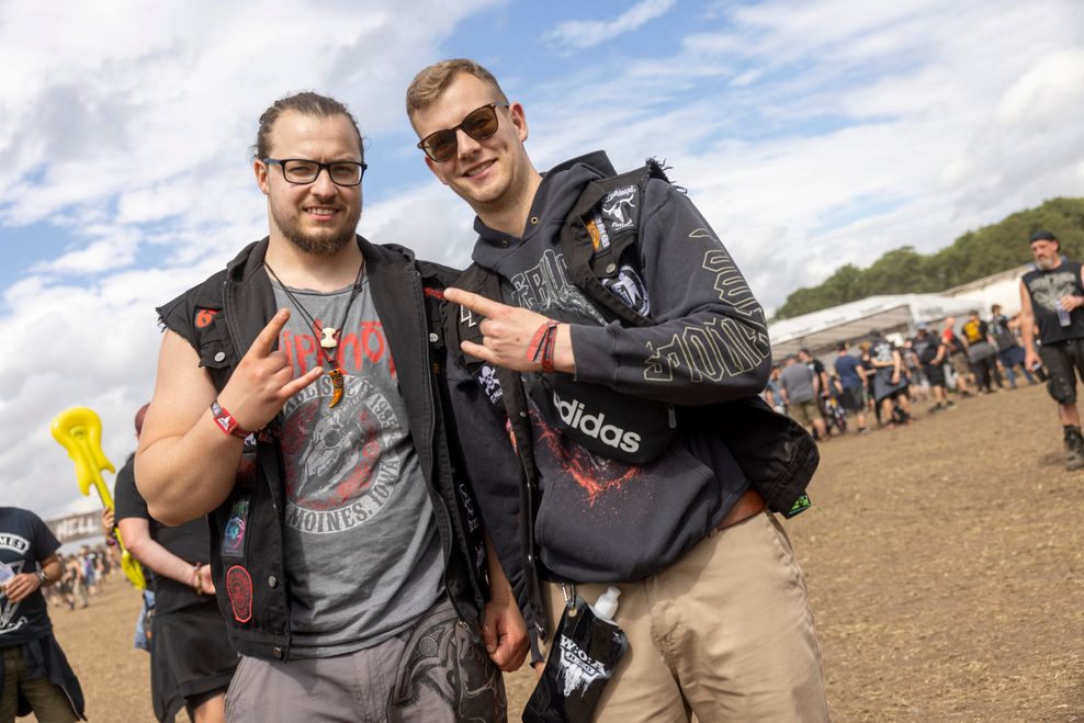 Timo (28, l), Soldat, und Julian (29), Pflegekraft, haben Corona „komplett ausgeblendet“.