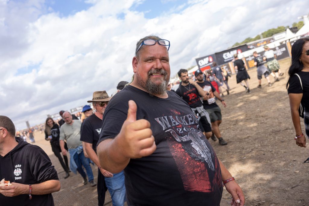 Ernst-Richard (55), Lkw-Fahrer aus der Nähe von Heidelberg, löst endlich sein 2019 gekauftes Ticket ein.