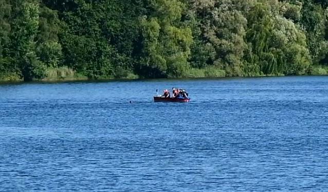 Straftäter springt auf Flucht vor der Polizei in Hamburger See