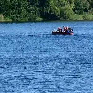 Straftäter springt auf Flucht vor der Polizei in Hamburger See