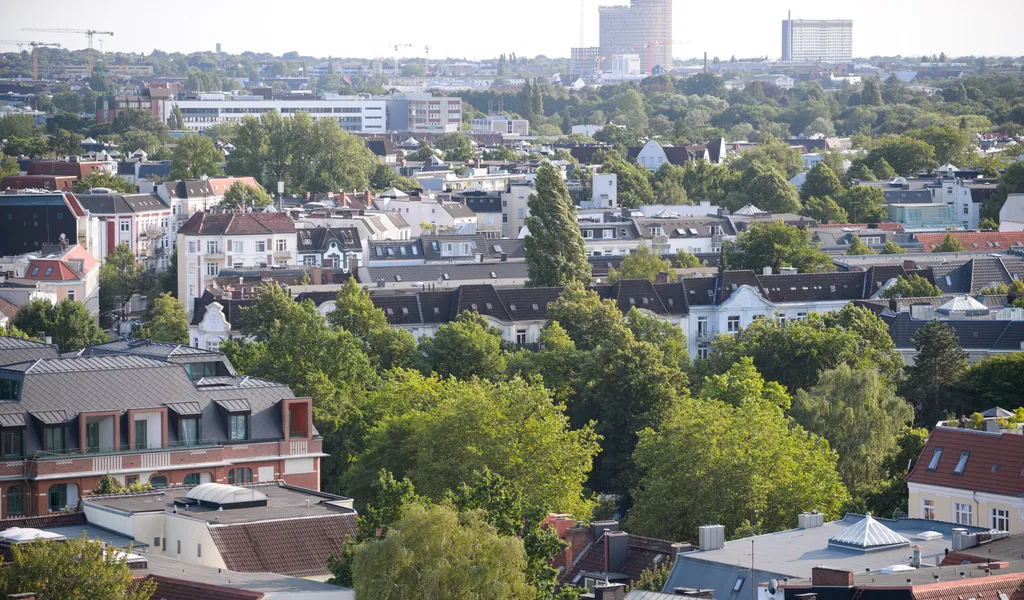 Mehrfamilienhäuser in Eimsbüttel: Auch in Hamburg sind die Preise für Eigentumswohnungen gesunken.
