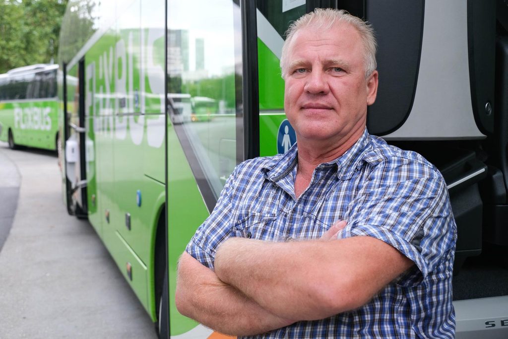 Waldemar ist Busfahrer. Und kennt die Situation am ZOB. „Die Leute brauchen Hilfe.“