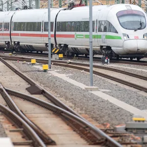 Zug Pizza Deutsche Bahn