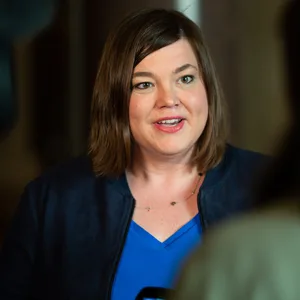 Laut Katharina Fegebank (Grüne) prüft Hamburg einen Härtefallfonds für Menschen, die sich die Gasumlage nicht leisten können.