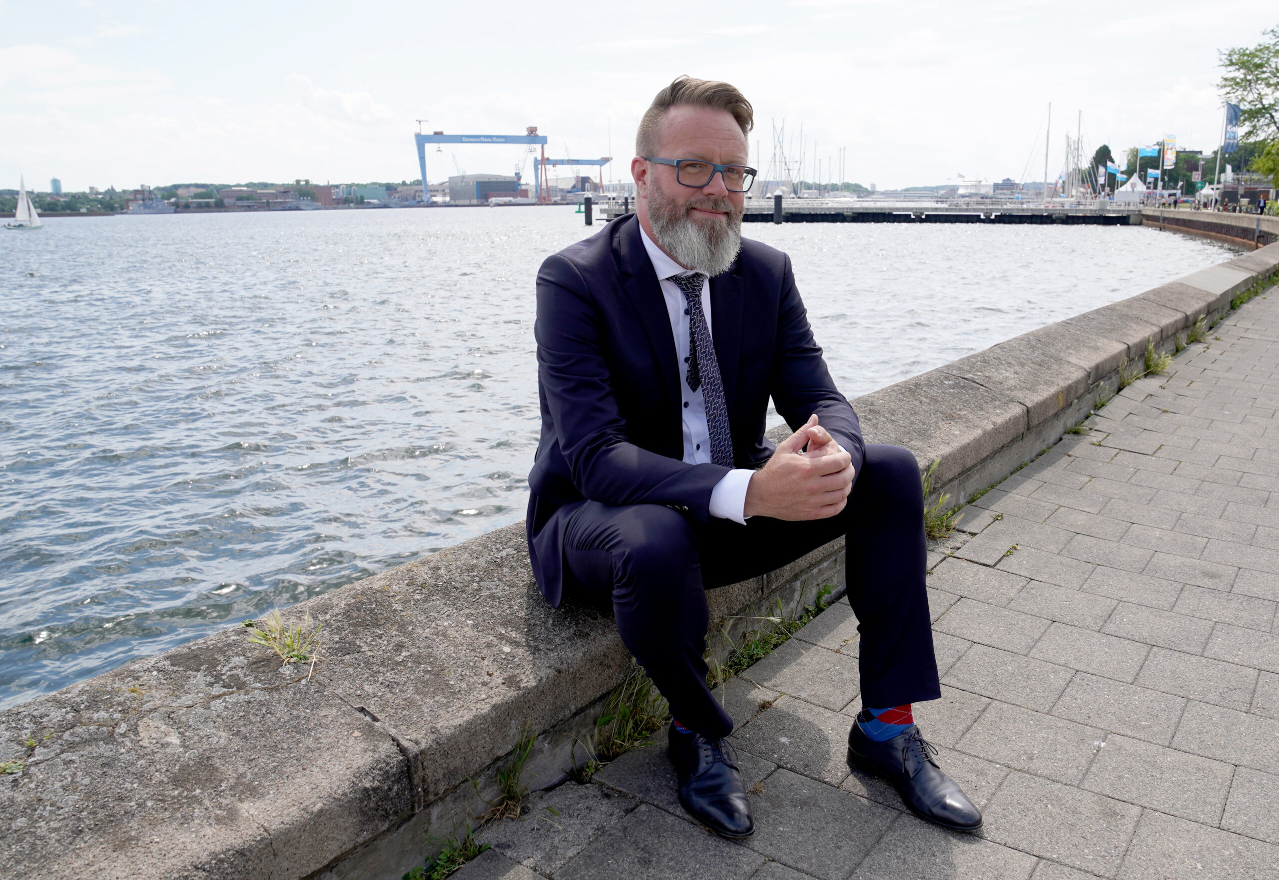 Claus Ruhe Madsen (parteilos) spricht sich für ein Festhalten des Bundes an den Ausbauplänen für den Nord-Ostsee-Kanal aus. (Archivbild)