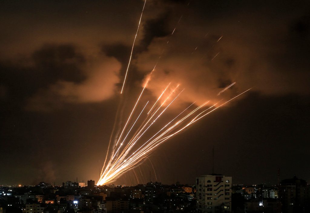 Raketen werden vom Gazastreifen auf Israel abgefeuert.