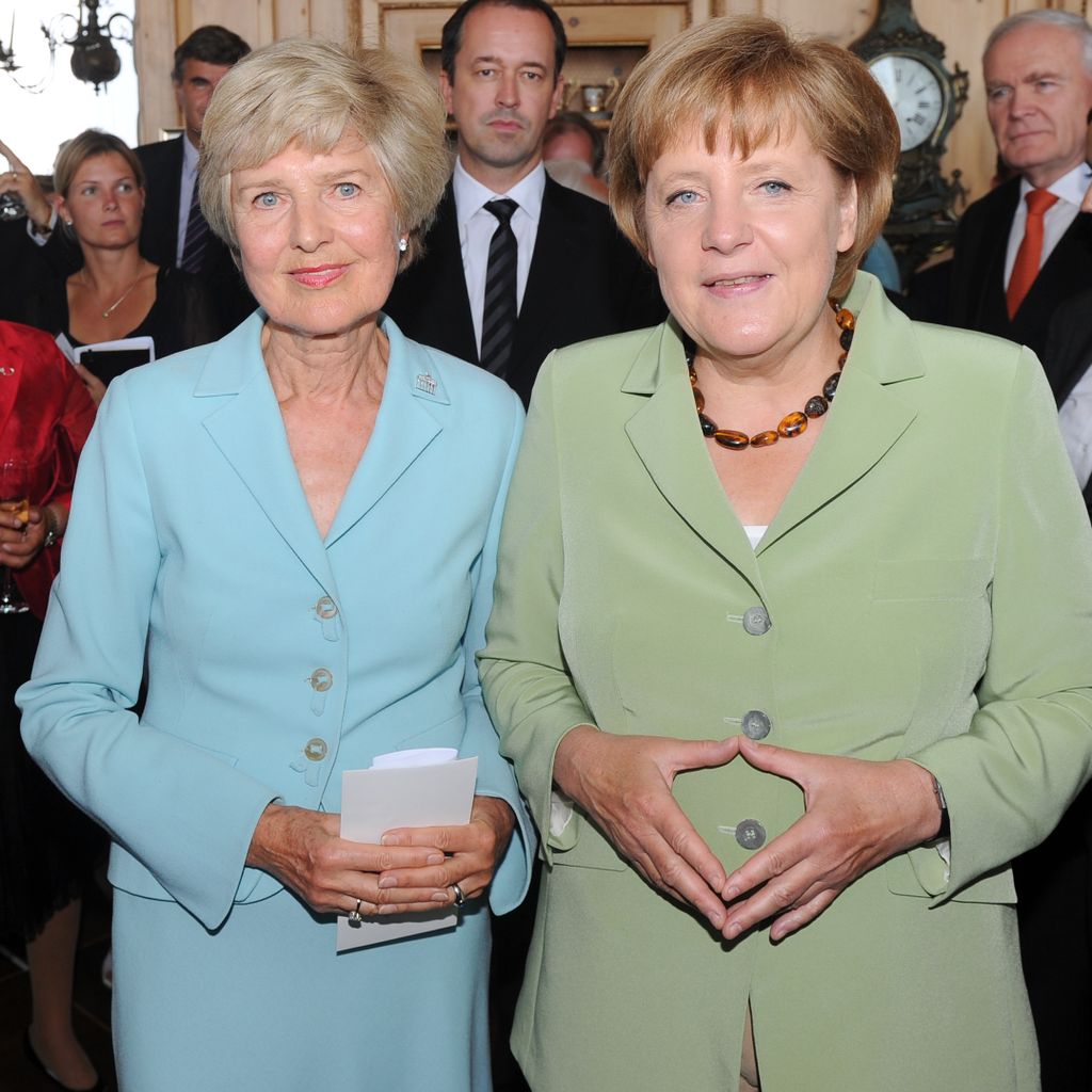 Friede Springer und Angela Merkel