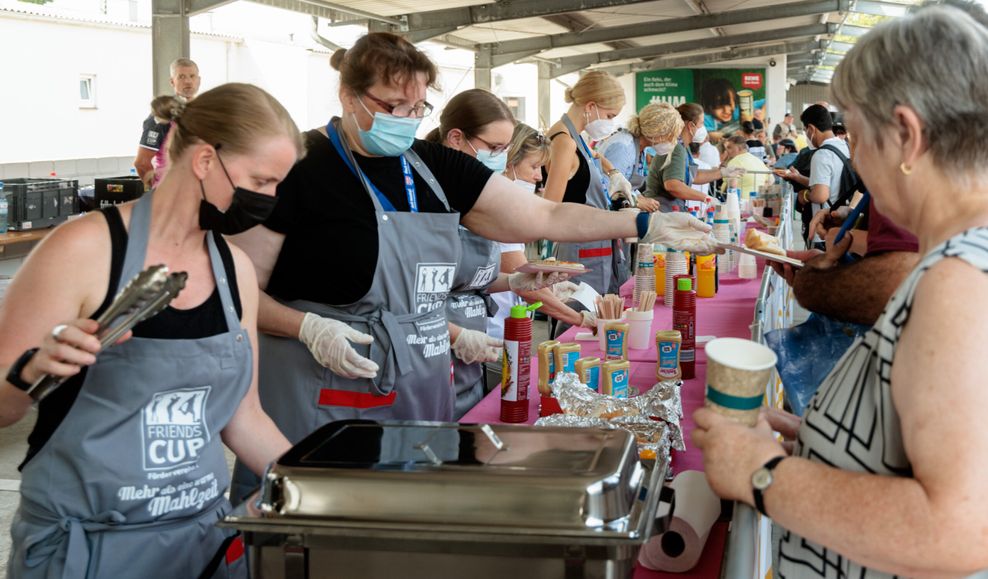 Barbecue-Sommerfest für Bedürftige und Obdachlose