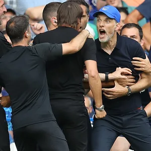 Thomas Tuchel (r.) und Antonio Conte gerieten nach dem London-Derby aneinander.