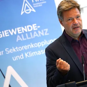 Robert Habeck in Hamburg: Er geht von sinkenden Gaspreisen aus.