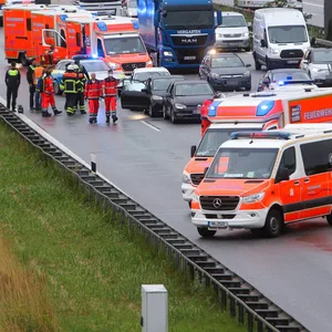 Aufgrund der Streckensperrung staute es sich auf der A1.
