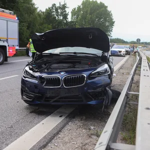 Der 32-jährige BMW-Fahrer mit viel zu hoher Geschwindigkeit auf der B75 unterwegs.