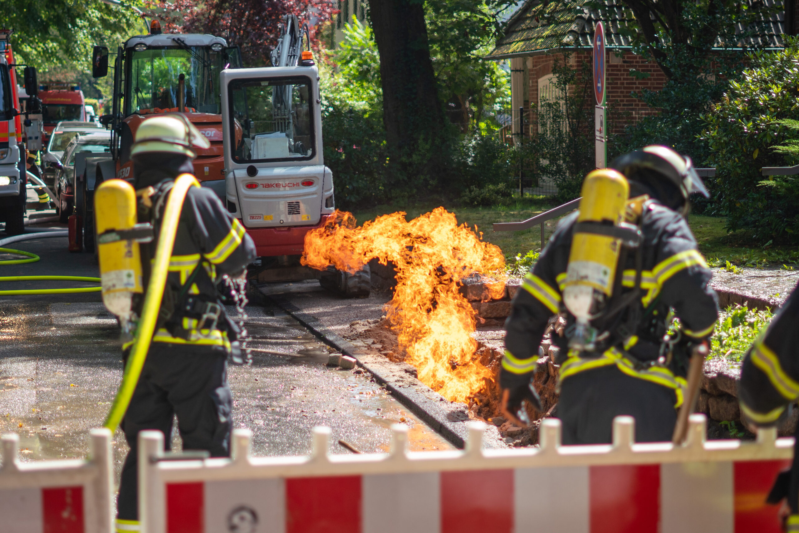 Unglück in Hamburg: Bagger zerstört Gasleitung – dann schlagen Flammen aus der Erde