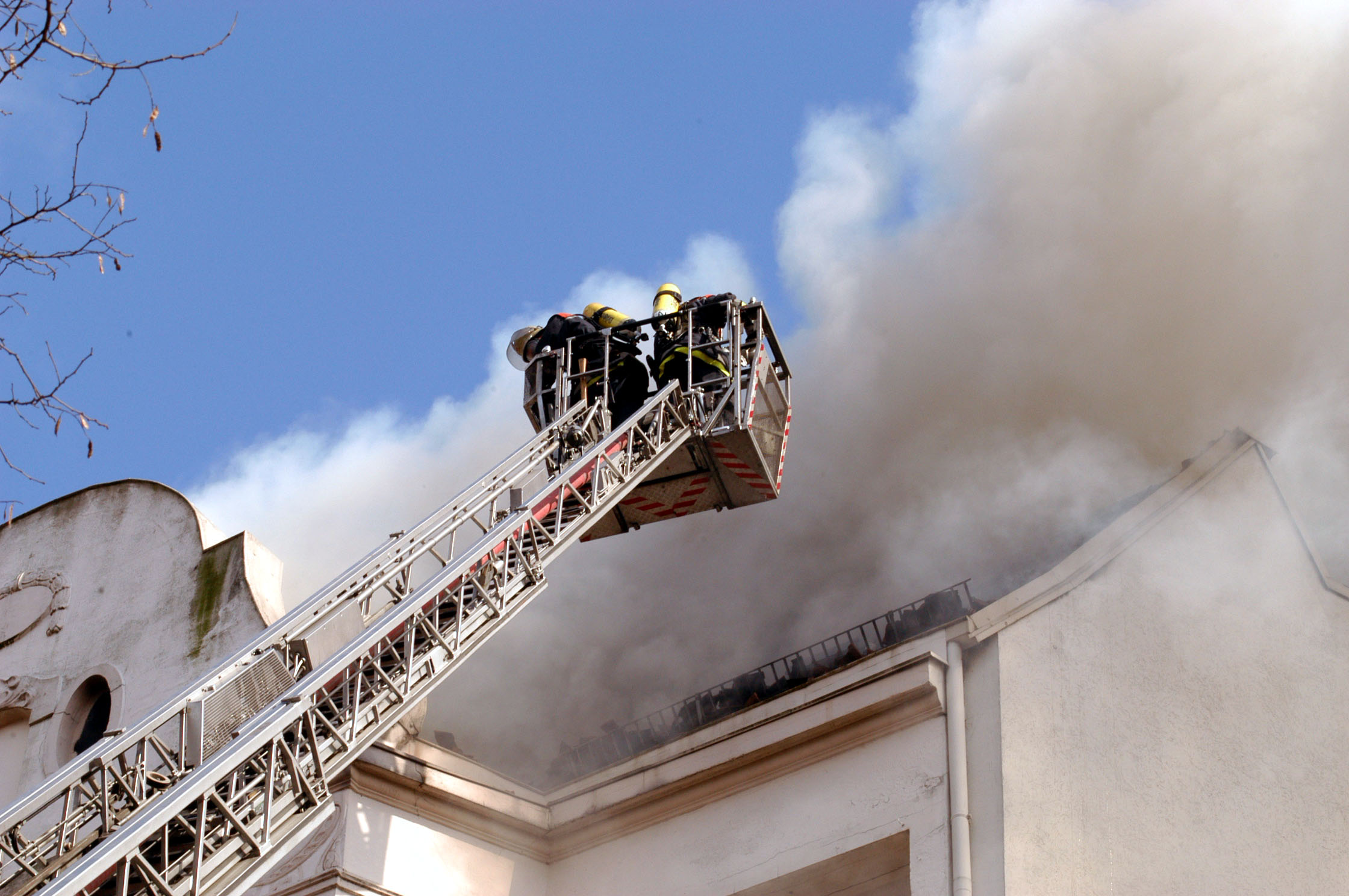 Dachstuhlbrand bei Hamburg – zwei Verletzte