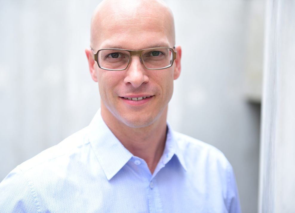 Pflegeexperte Heiko Gerlach setzt sich für ein queeres Qualitätssiegel in den Pflegeeinrichtungen aus.