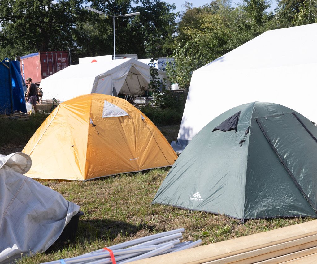 In Hamburg haben Klimaaktivisten ihre Zelte aufgeschlagen.