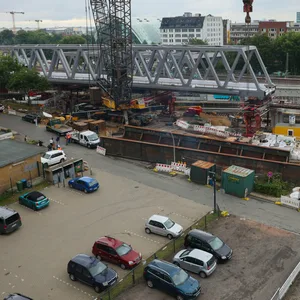 Die S-Bahn-Brücke am Berliner Tor wird komplett neu gebaut.