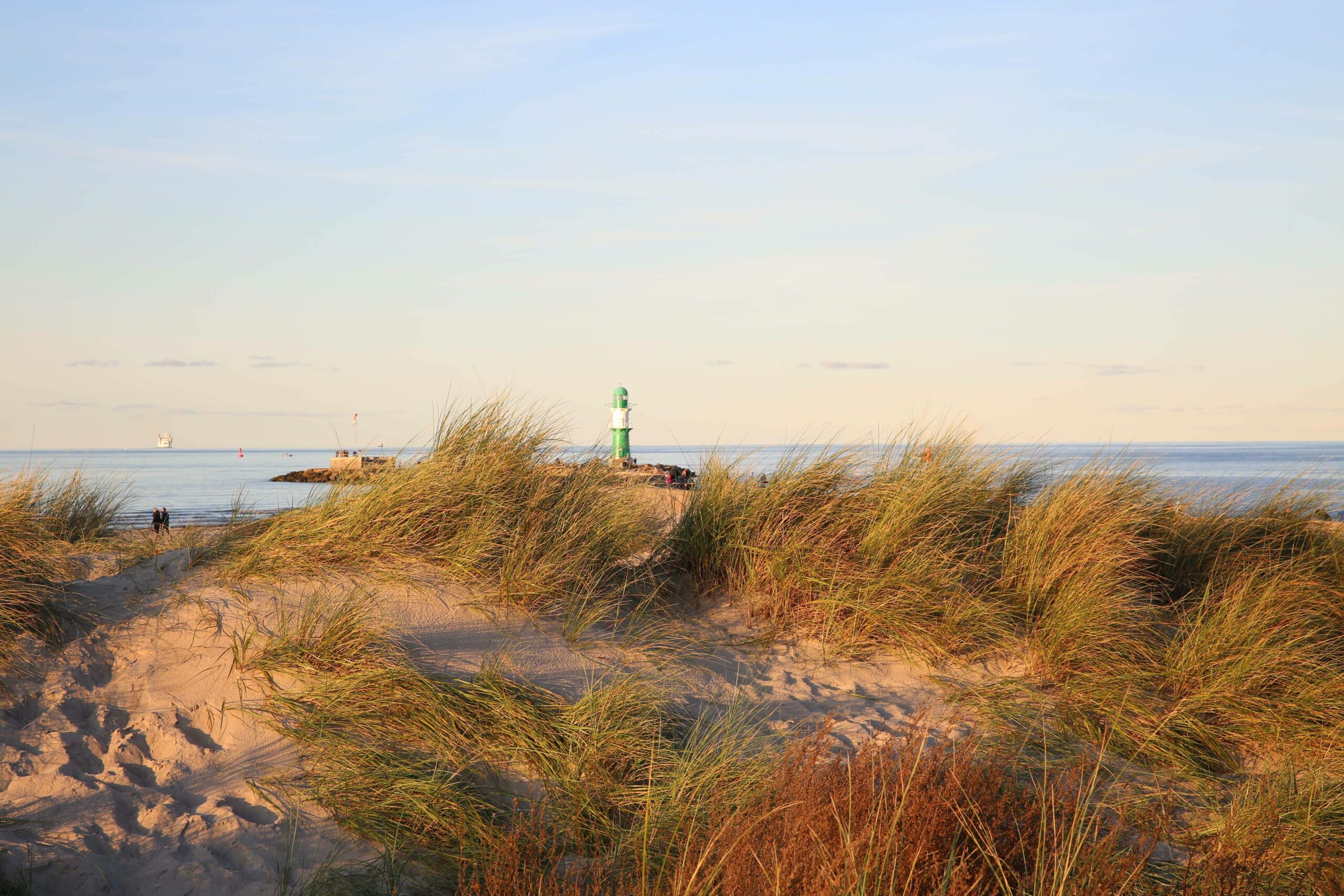 Der Strand von Warnemünde (Archivbild).