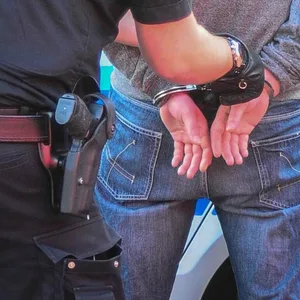 In nur 15 Minuten – Polizei nimmt fünf Einbrecher in Hamburg fest