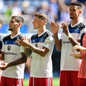 HSV-Profis jubeln nach Sieg