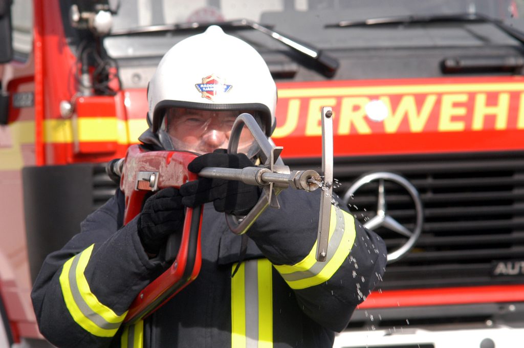 Brand in Schornstein der Müllverbrennung in Hamburg – Cobra kommt zu Einsatz