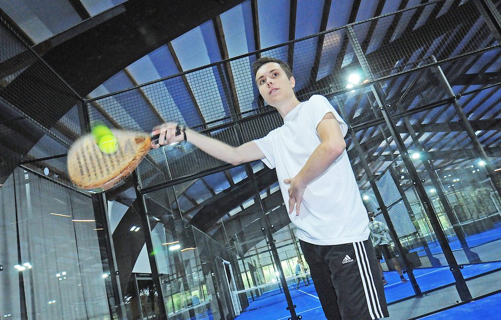 MOPO-Reporter Elias Lübbe probiert Padel aus.