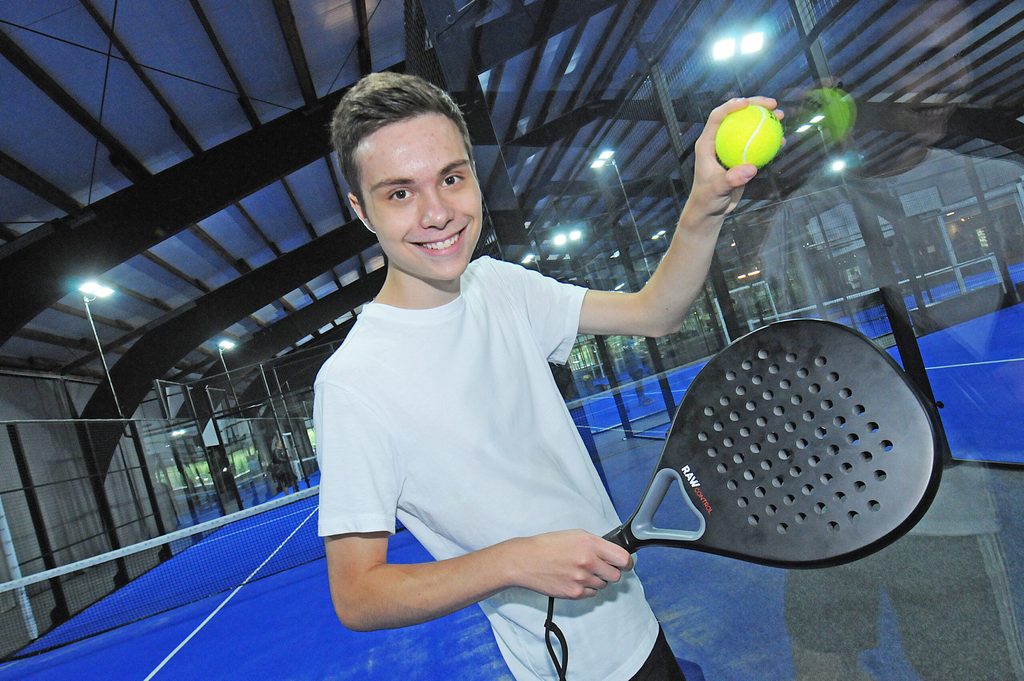 MOPO-Reporter Elias Lübbe beim Padel-Test