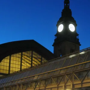 Binnen weniger Stunden: Männer zeigen Hitlergruß am Hauptbahnhof
