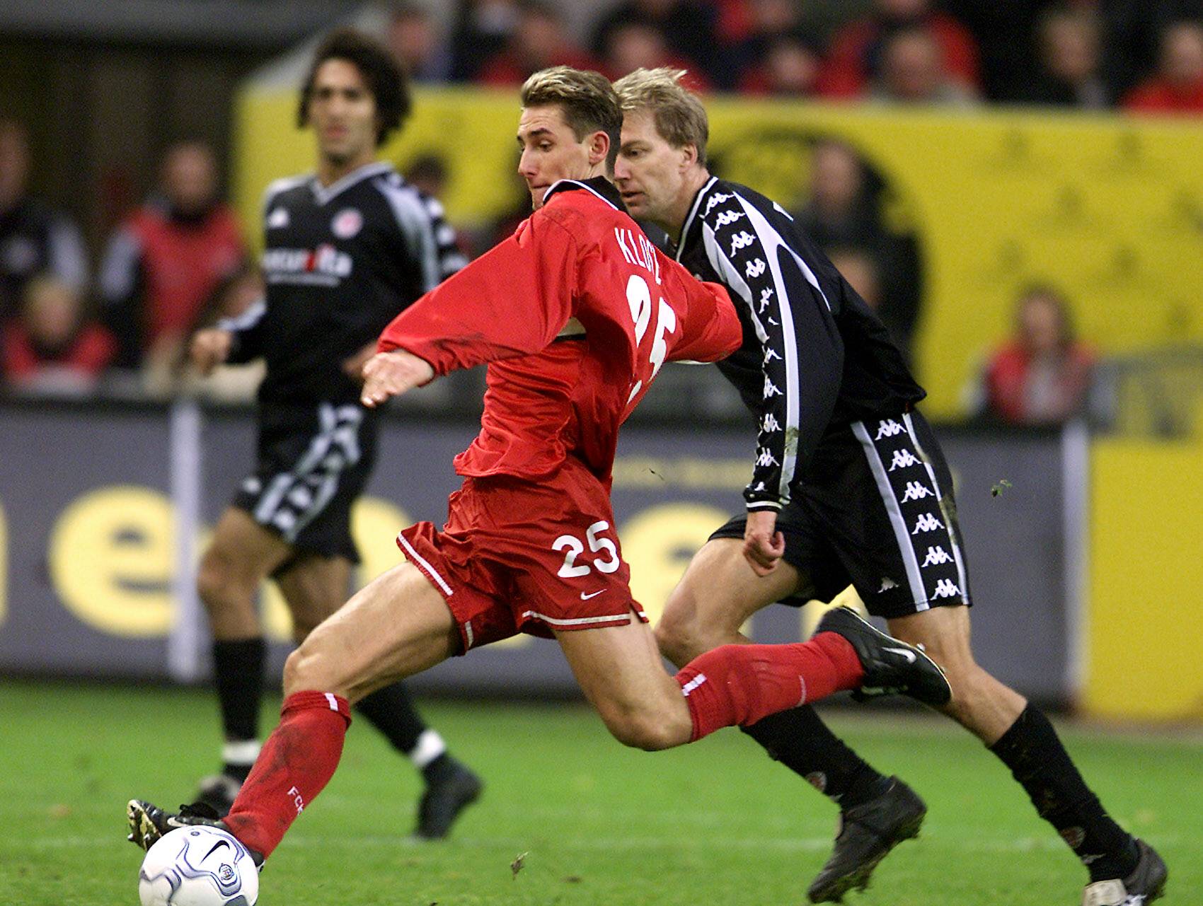 Im November 2001 schossen Lautern und Miroslav Klose St. Pauli um André Trulsen mit 5:1 ab.